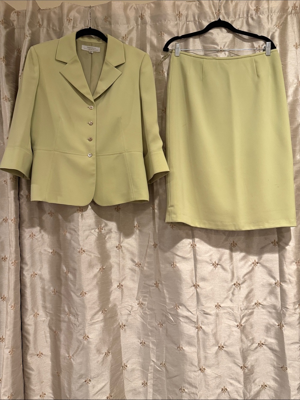 TAHARI Two-Piece Skirt Suit